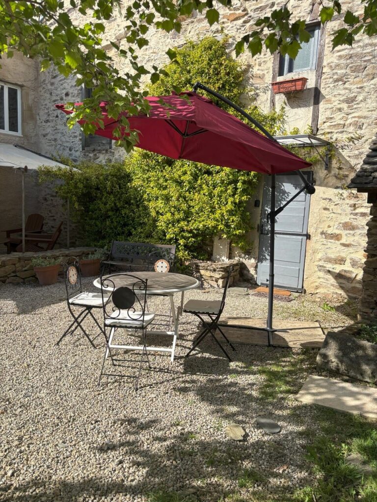 gîte avec piscine éclairée, terrain de pétanque, espace loisirs en Aveyron – Aux 12 instants