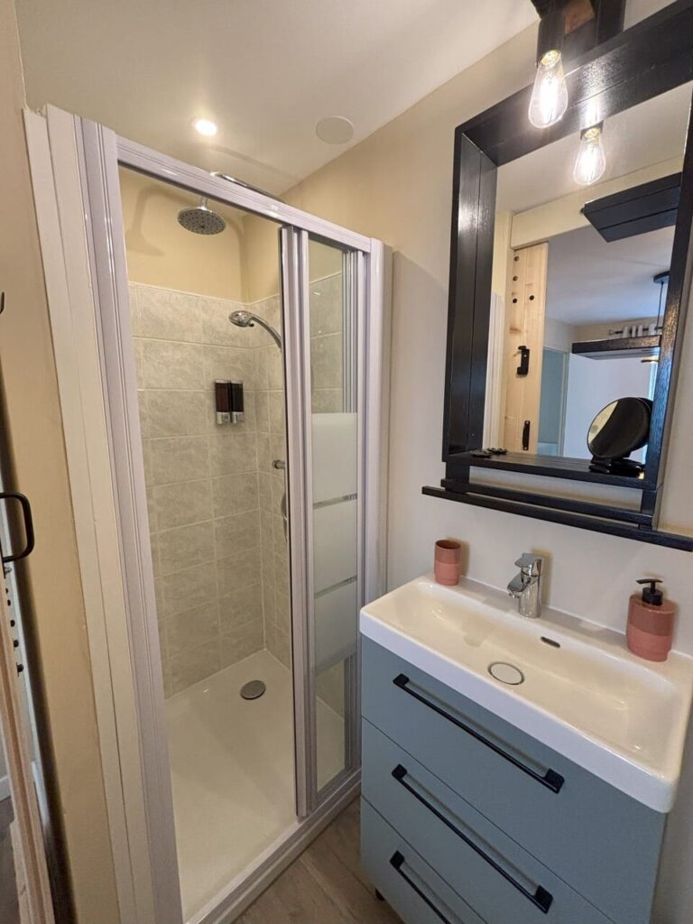 gîte avec piscine éclairée, terrain de pétanque, espace loisirs en Aveyron – Aux 12 instants