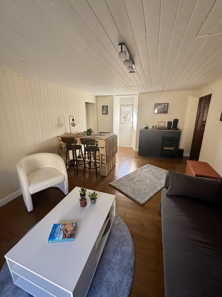 gîte avec piscine éclairée, terrain de pétanque, espace loisirs en Aveyron – Aux 12 instants