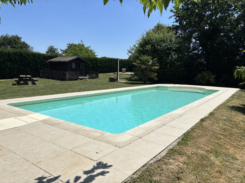 gîte avec piscine éclairée en Aveyron – Aux 12 Instants