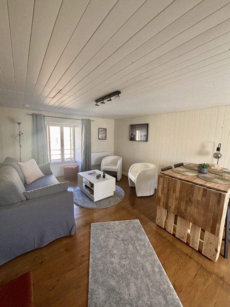 gîte avec piscine éclairée, terrain de pétanque, espace loisirs en Aveyron – Aux 12 instants