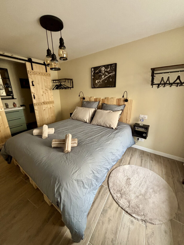 gîte avec piscine éclairée, terrain de pétanque, espace loisirs en Aveyron – Aux 12 instants